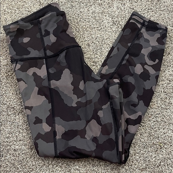 Athleta lightning camo 7/8 tight XSP - Picture 1 of 6